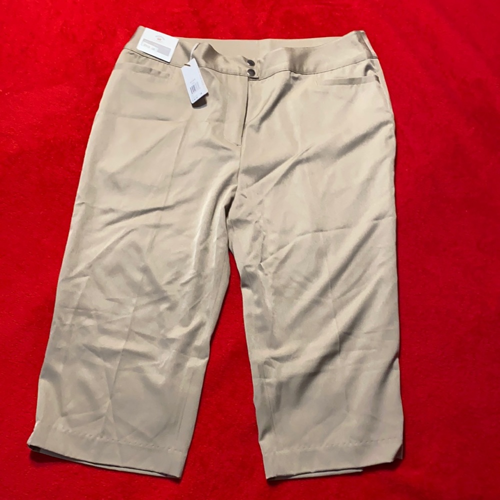 Golf Capri pants khaki NWT